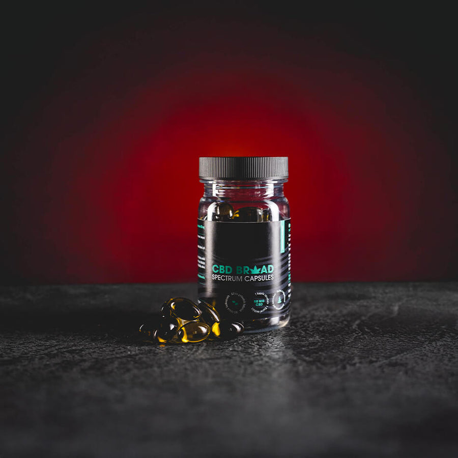 kratom world cbd broad spectrum kapseln kratomworld prodej – CBD Broad Spectrum Kapseln 3000 mg 60 Stück, 50 mg CBD pro Kapsel, Breitspektrum-Hanfextrakt zur Unterstützung von Regeneration, Entspannung und körperlicher Balance CBD per capsule, extract voor ontspanning, herstel en lichamelijke balans CBD por cápsula, extracto para relajación, equilibrio y recuperación del organismo