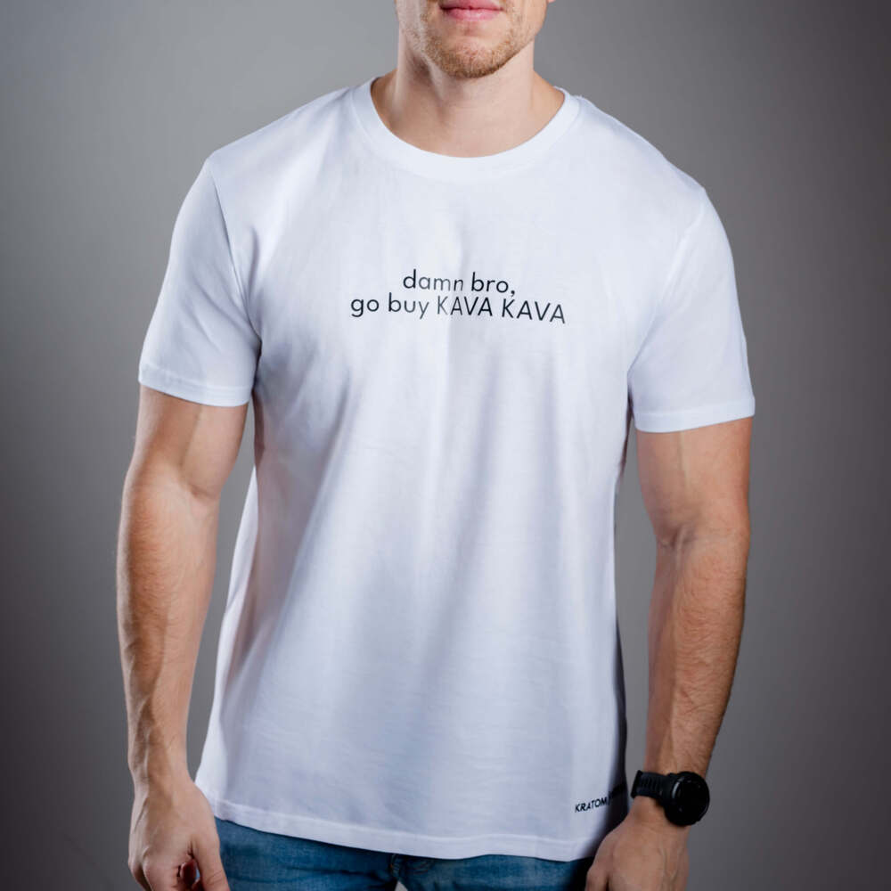 Kratom World Herren T-Shirt mit dem Motiv „damn bro, go buy KAVA KAVA” – originaler Merch für Kratom-Liebhaber und Fans der Marke Kratom World, stilvolles Streetwear-Design mit auffälligem Druck, bequemes T-Shirt für den täglichen Gebrauch, ideal für die Stadt, Events oder als Sammlerstück für die Kratom-Community