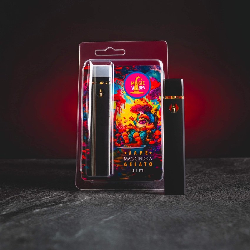 Magic Mix Vape Gelato – Premium Vape-Stift mit innovativer Cannabinoid-Kombination und dem beliebten süßen Gelato-Geschmack für ein ausgewogenes und feines Erlebnis. kratom world magic mix vaporizer vape kratomworld verkauf premium vape pen with an innovative cannabinoid combination and the popular sweet Gelato flavor for a balanced and smooth experience. kratom world magic mix vaporizer vape kratomworld bolígrafo vape desechable premium con cannabinoides innovadores en cuatro sabores: Lychee, Blueberry OG,